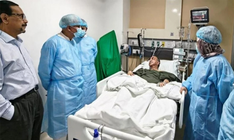 মির্জা আব্বাসকে দেখতে এভারকেয়ারে গেলেন মির্জা ফখরুল