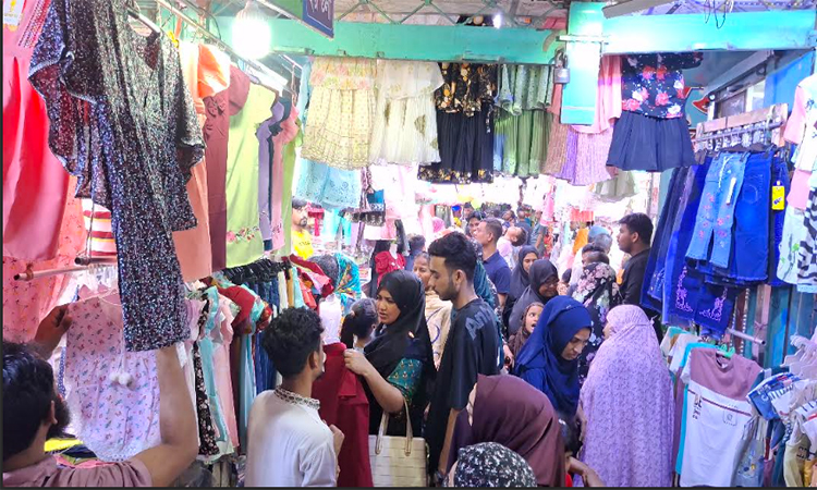 রাজশাহীর মার্কেটগুলোয় ঈদের কেনাকাটার ধুম