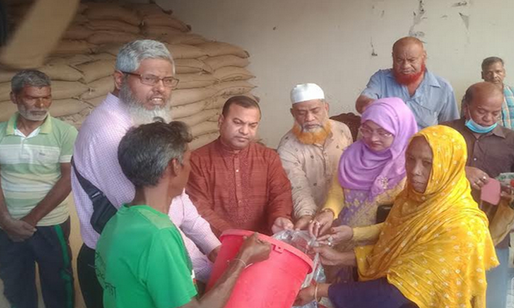 নাটোরে ভিজিএফ’র চাল বিতরণ কার্যক্রম 