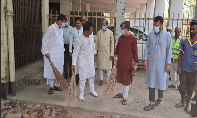 মাদারীপুরে পরিচ্ছন্নতা অভিযান ও মশক নিধন কর্মসূচির উদ্বোধন