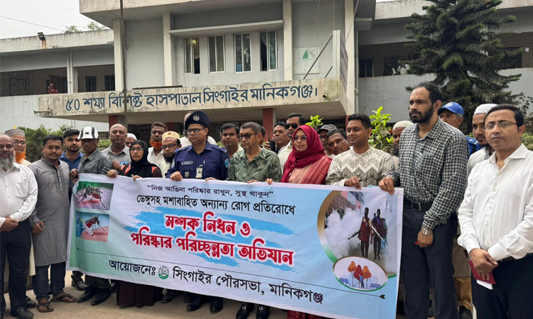 সিংগাইর উপজেলা স্বাস্থ্য কমপ্লেক্সে আকস্মিক পরিদর্শনে স্বাস্থ্যমন্ত্রী