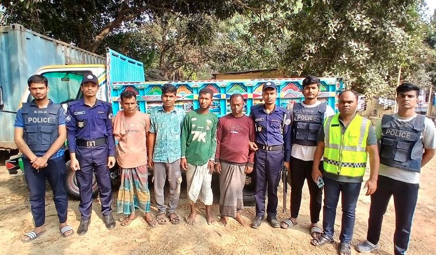 আনোয়ারায় চায়না ইকোনমিক জোনে ডাকাতির ঘটনায় গ্রেপ্তার ৪ 