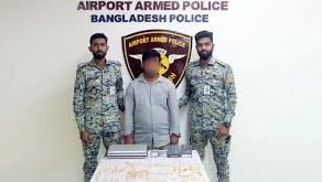 শাহজালাল বিমানবন্দরে ৫০০ গ্রাম স্বর্ণালংকার ও ইলেকট্রনিক্স ডিভাইসহ একজন আটক 