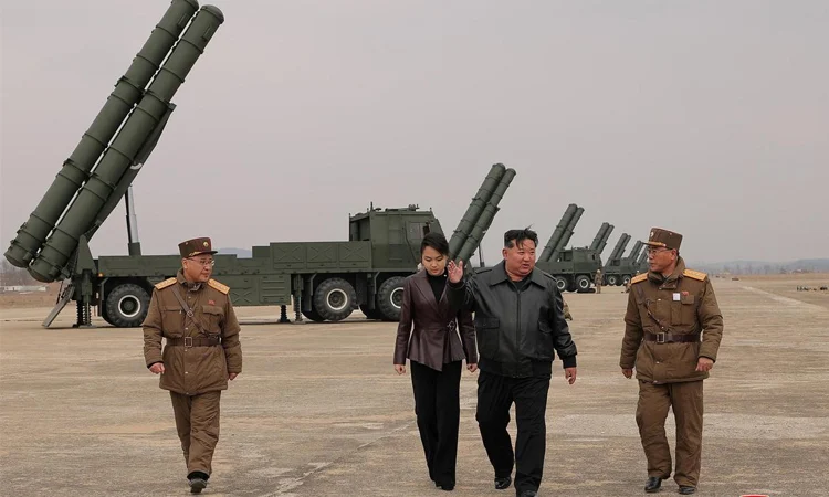 পারমাণবিক অস্ত্র বহনে সক্ষম রকেট লঞ্চারের পরীক্ষা চালালো উত্তর কোরিয়া