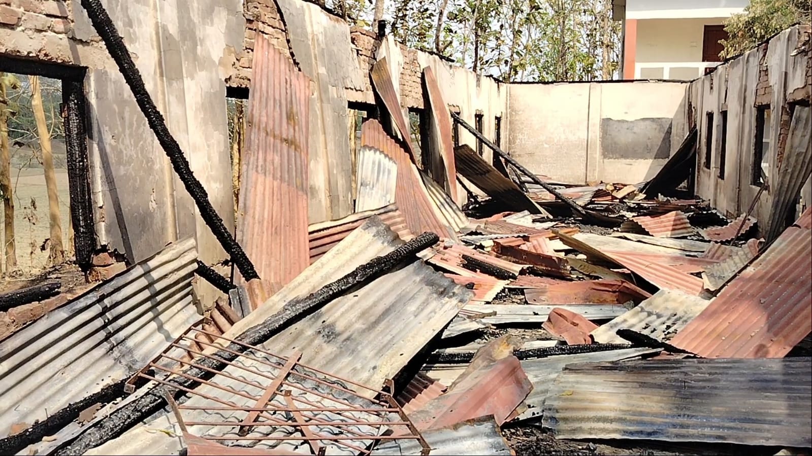 খাগড়াছড়িতে একটি স্কুলভবন আগুনে পুড়ে গেছে