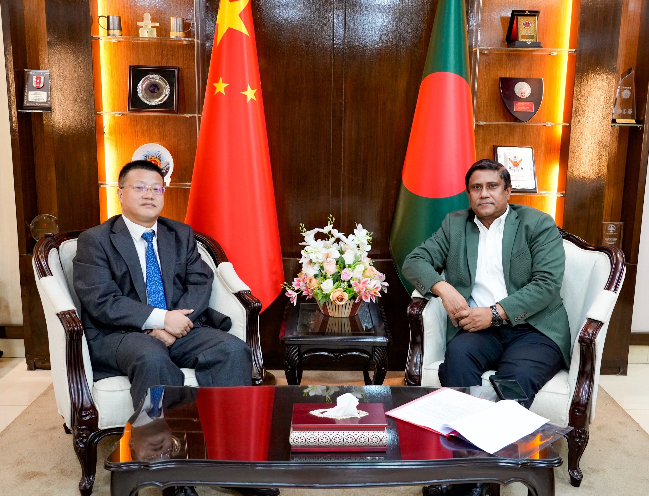 প্রধানমন্ত্রীর প্রতিরক্ষা উপদেষ্টার সঙ্গে চীনা রাষ্ট্রদূতের সৌজন্য সাক্ষাৎ