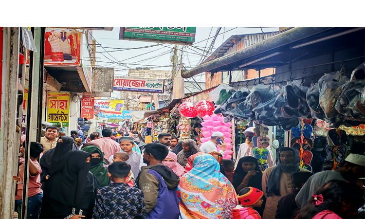 নেত্রকোণায় ঈদের কেনাকাটায় উৎসবের আমেজ