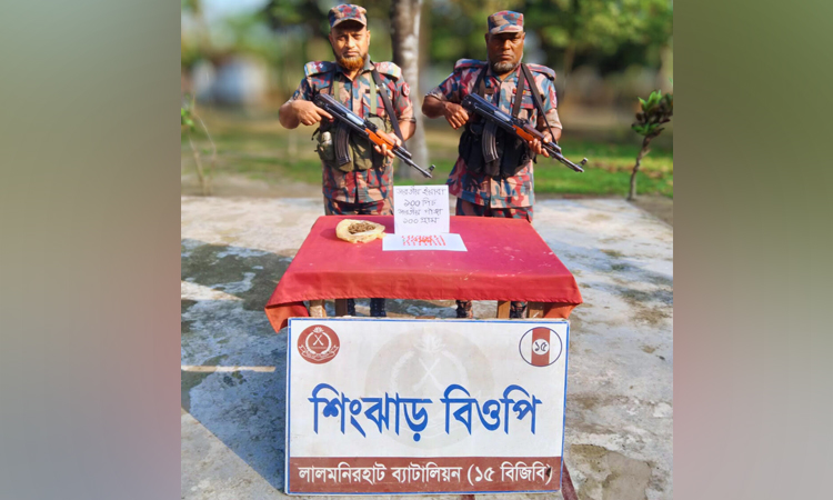 লালমনিরহাটে বিজিবি’র অভিযানে ভারতীয় ইয়াবা ও গাঁজা জব্দ