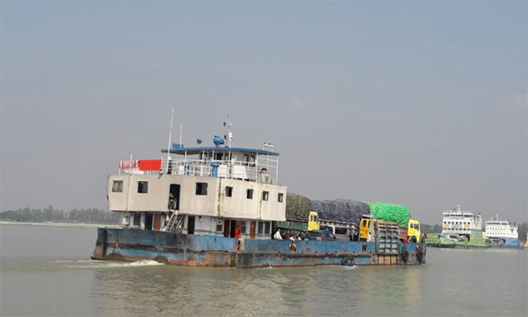 পাটুরিয়া-দৌলতদিয়ার মধ্যে ফেরি চলাচল সাময়িক বন্ধ ছিল