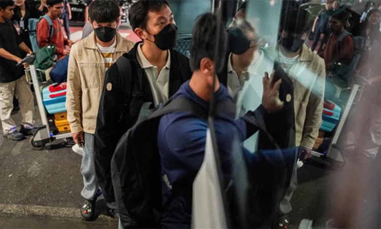 হরমুজ প্রণালীতে হামলার শিকার জাহাজের ২০ থাই নাবিক দেশে ফিরেছে