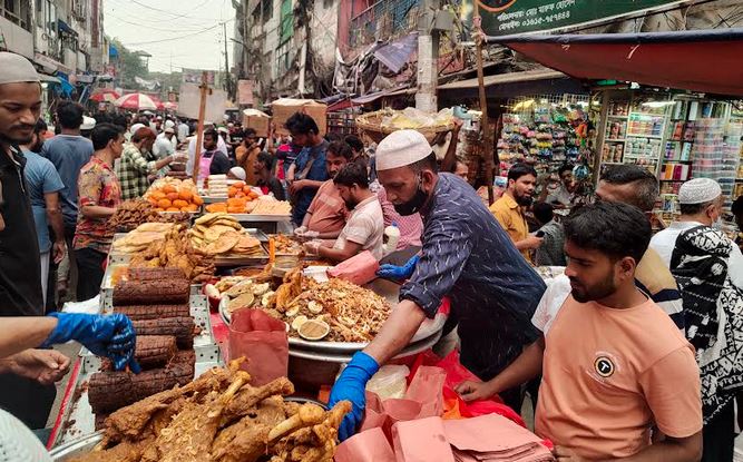 রমজানের শেষ সময়েও জমজমাট ইফতার বাজার