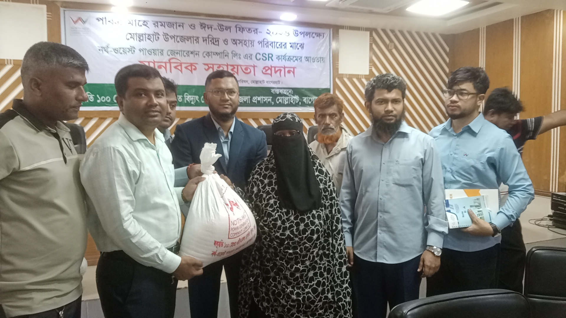 বাগেরহাটে দুস্থ ও অসহায় ব্যক্তিদের মধ্যে সহায়তা সামগ্রী বিতরণ