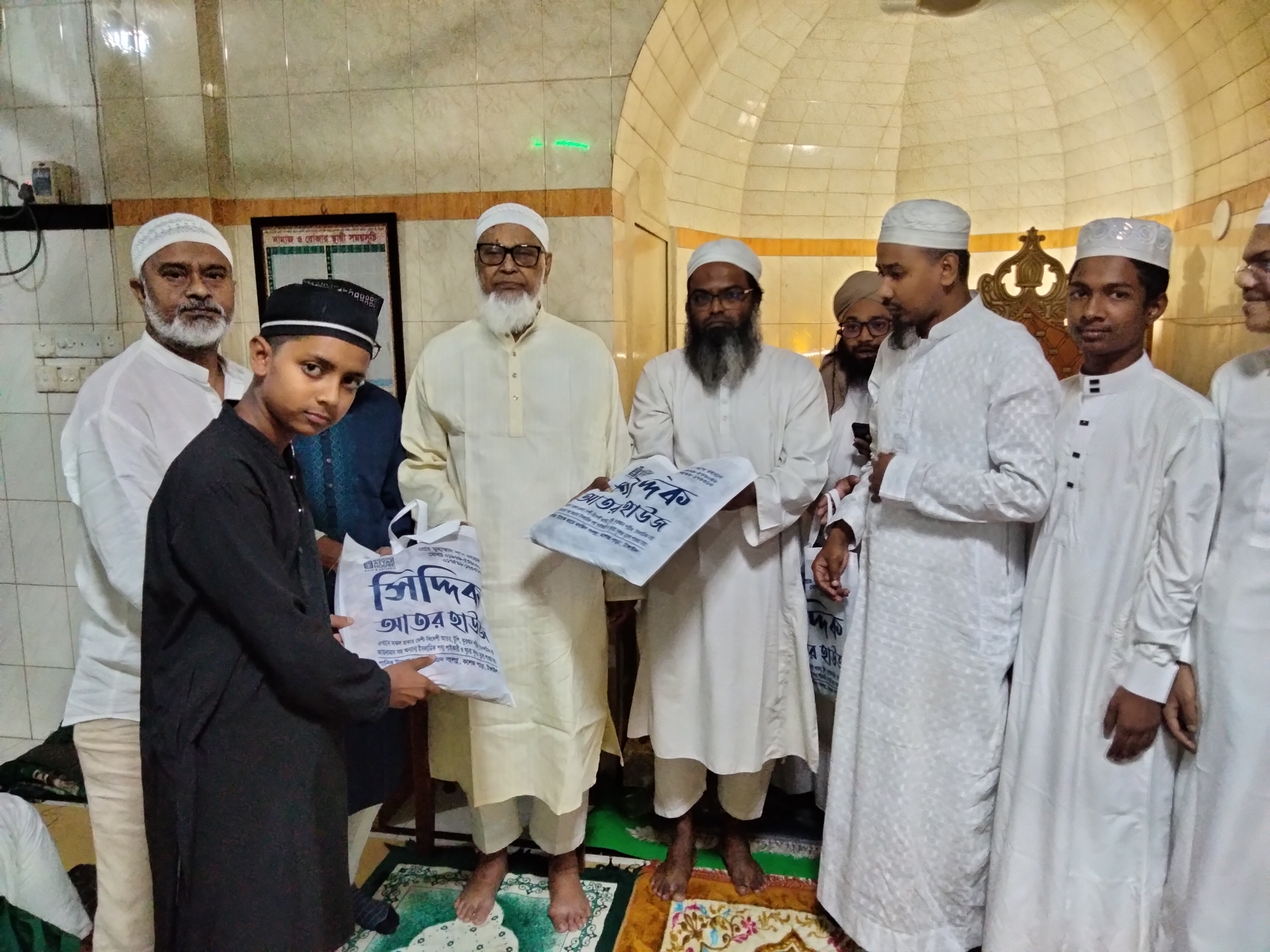 টানা ৪০ দিন জামাতে নামাজ পড়ে পুরস্কার পেল ২৯ কিশোর-যুবক