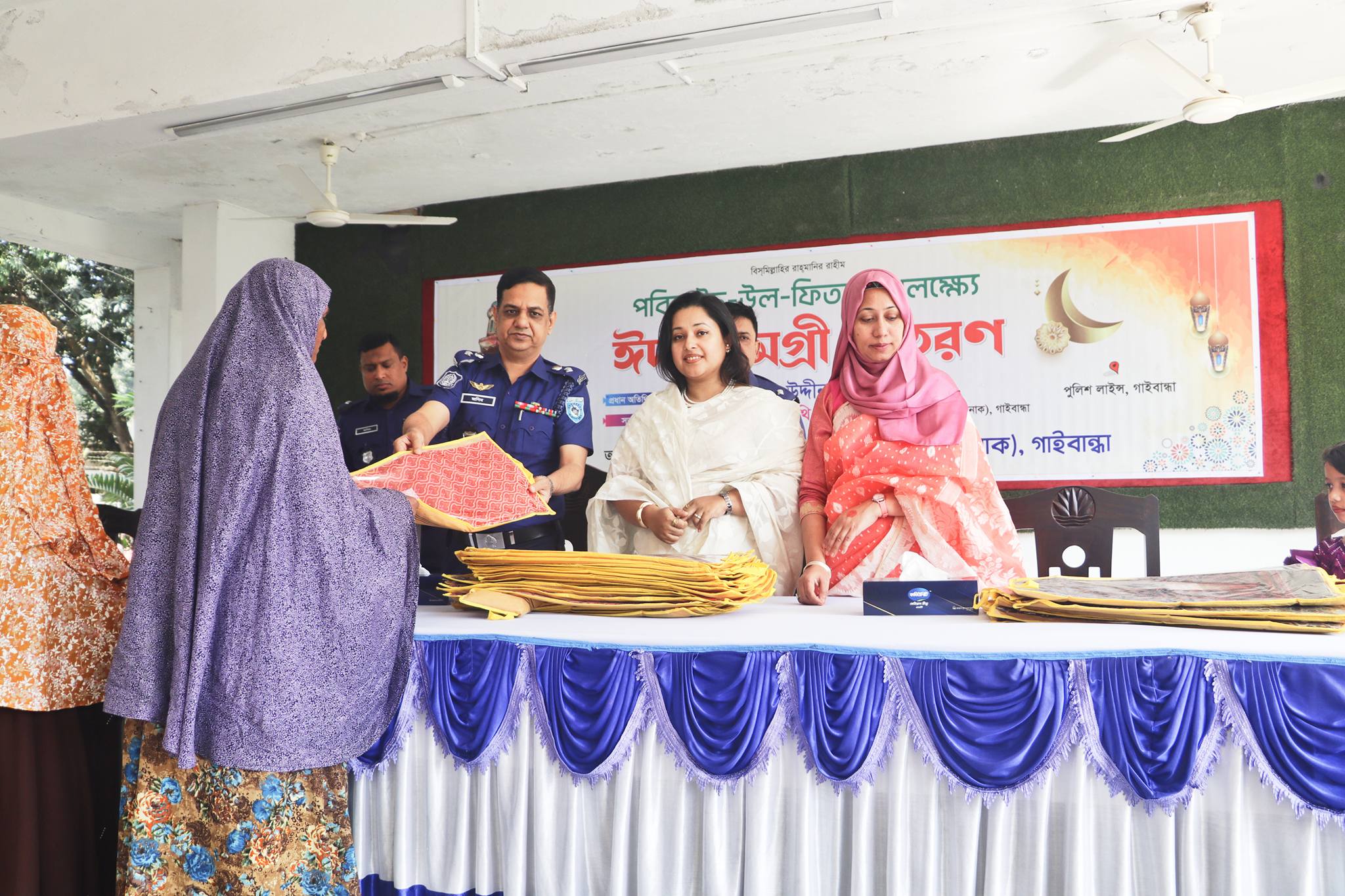 গাইবান্ধায় ঈদ সামগ্রী বিতরণ করল পুনাক