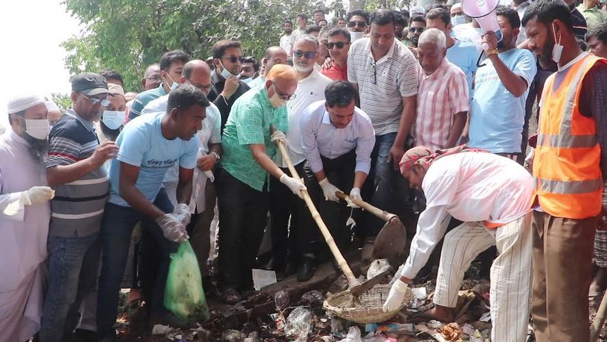 নওগাঁয় পরিষ্কার-পরিচ্ছন্নতা কর্মসূচি উদ্বোধন 