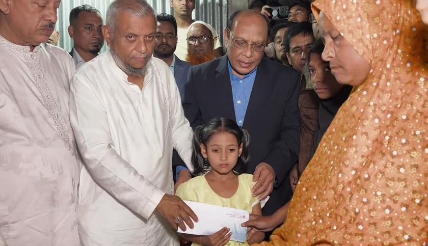 সৌদি আরবে নিহত বাচ্চু মিয়ার পরিবারকে সহযোগিতার আশ্বাস প্রবাসী কল্যাণ মন্ত্রীর