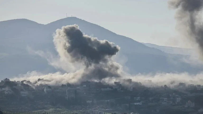 দোহায় বিস্ফোরণের শব্দ, ক্ষেপণাস্ত্র প্রতিহত করার দাবি কাতারের 