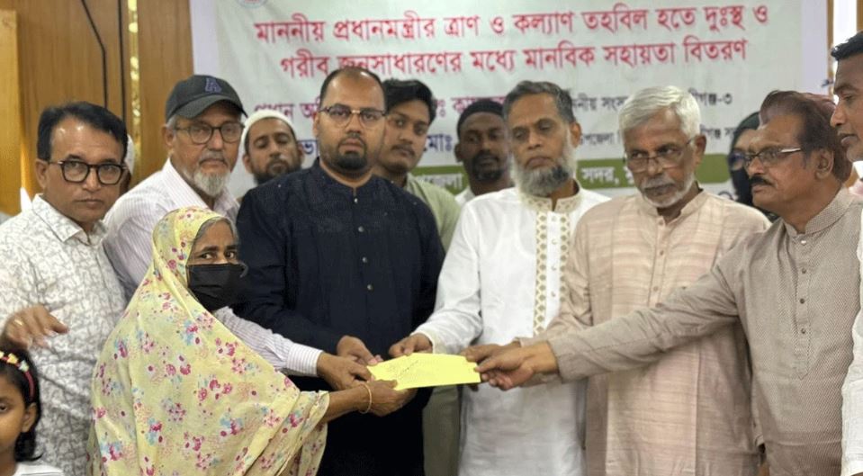 মুন্সীগঞ্জে প্রধানমন্ত্রীর ত্রাণ তহবিলের ৩০ লাখ টাকা বিতরণ