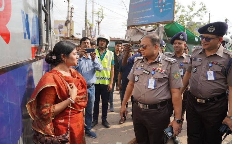 খুলনায় নিরাপদ ঈদ যাত্রা নিশ্চিতে পুলিশের বিশেষ উদ্যোগ 