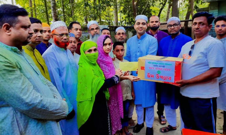 শ্যামনগরে পুলিশের গুলিতে নিহত বিএনপি নেতার বাড়িতে প্রধানমন্ত্রীর ঈদ উপহার 