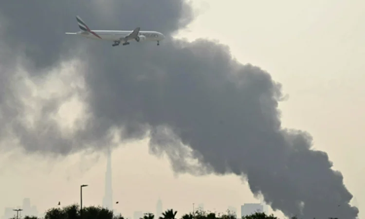 ক্ষেপণাস্ত্র ভূপাতিতের ধ্বংসাবশেষে গ্যাস স্থাপনা বন্ধ করল আবুধাবি