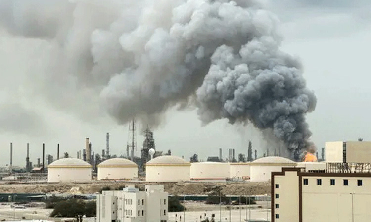 আগুনে পুড়ছে মধ্যপ্রাচ্যের গুরুত্বপূর্ণ জ্বালানি স্থাপনাগুলো