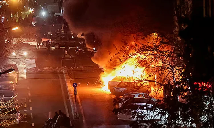 সাম্প্রতিক অস্থিরতায় পুলিশ হত্যার দায়ে ৩ জনকে ফাঁসি: ইরানের বিচার বিভাগ