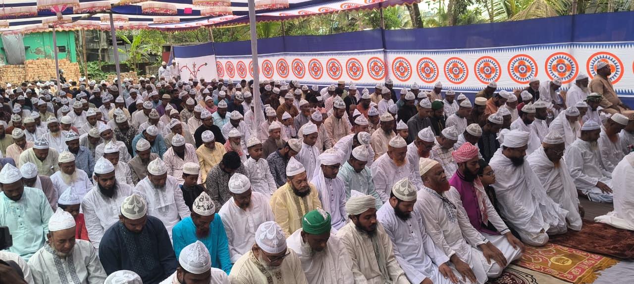 সৌদি আরবের সাথে মিল রেখে বরিশালে ঈদ উদযাপন