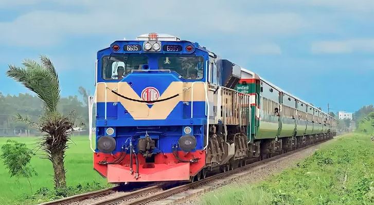 রেলের টিকিট কালোবাজারি করায় দুই স্টুয়ার্ট বরখাস্ত