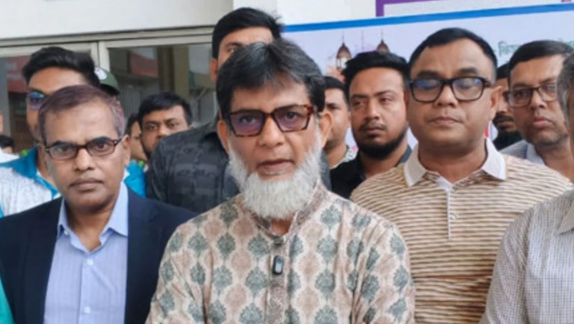 কক্সবাজার এক্সপ্রেস ট্রেন পরিদর্শন করলেন রেলপথ প্রতিমন্ত্রী হাবিবুর রশিদ