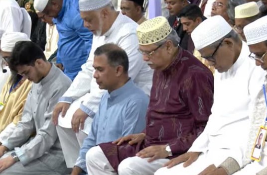 একসঙ্গে ঈদুল ফিতরের নামাজ আদায় করেছেন রাষ্ট্রপতি ও প্রধানমন্ত্রী