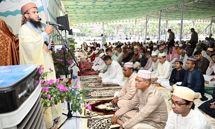 রাজারবাগে ঈদের নামাজ আদায় করলেন আইজিপি