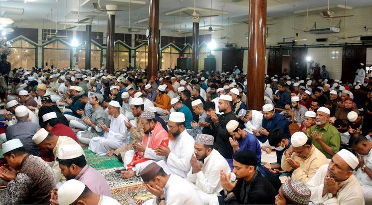 খুলনায় যথাযোগ্য মর্যাদায় পবিত্র ঈদ-উল-ফিতর উদ্‌যাপিত