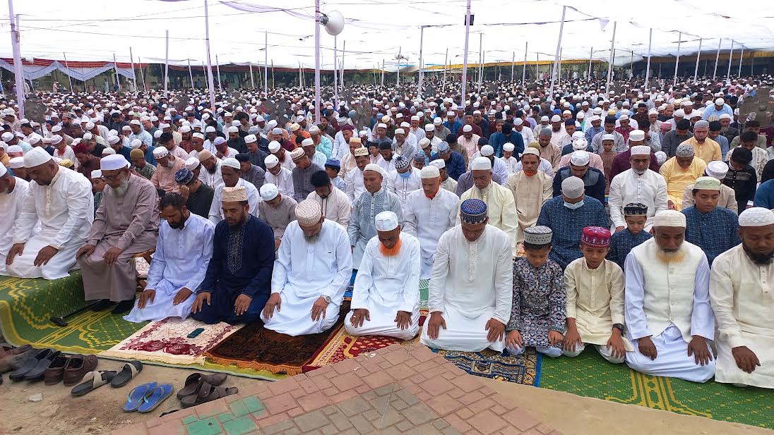বান্দরবানে উৎসবমুখর পরিবেশে ঈদের জামাত অনুষ্ঠিত