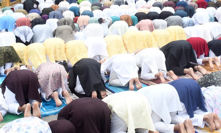 ঢাবি’র কেন্দ্রীয় মসজিদে ঈদের দুইটি জামাত অনুষ্ঠিত