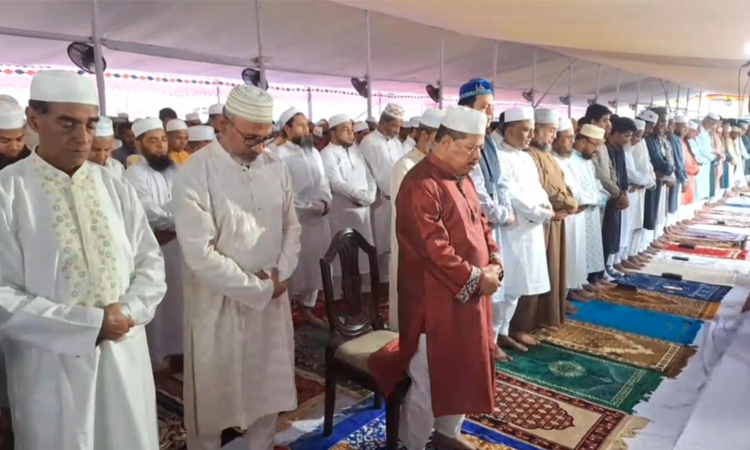 বরিশালে উৎসবমুখর পরিবেশে পবিত্র ঈদ-উল-ফিতর উদ্‌যাপিত 