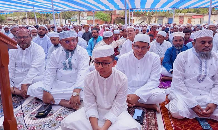 জয়পুরহাটে ঈদের জামায়াত অনুষ্ঠিত