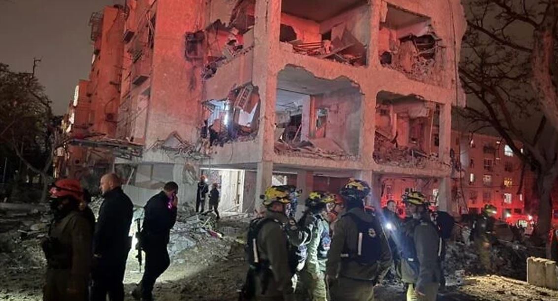 ইসরাইলে ইরানের ক্ষেপণাস্ত্র হামলা, আহত শতাধিক