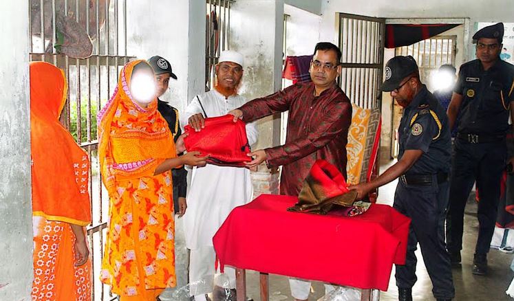 বাগেরহাট জেলা কারাগারে বন্দিদের জন্য উন্নতমানের খাবার ও উপহার বিতরণ
