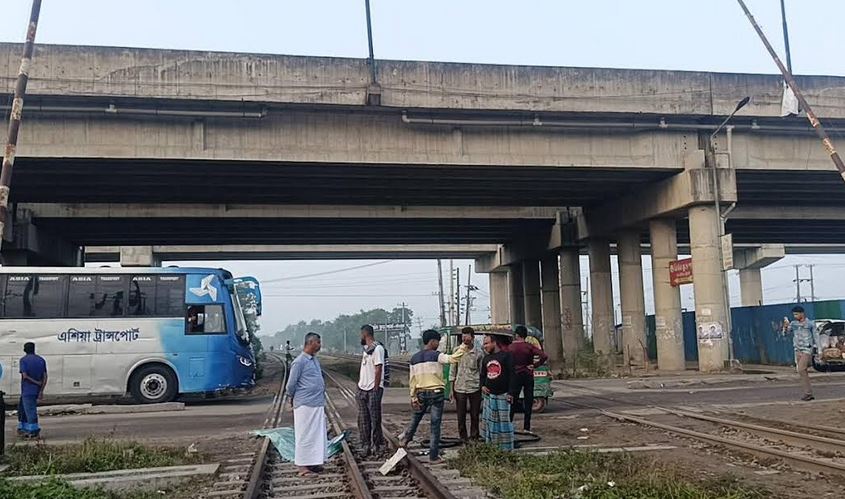 কুমিল্লায় ট্রেন-বাস সংঘর্ষে নিহত ১২ জনের পরিচয় জানা গেছে