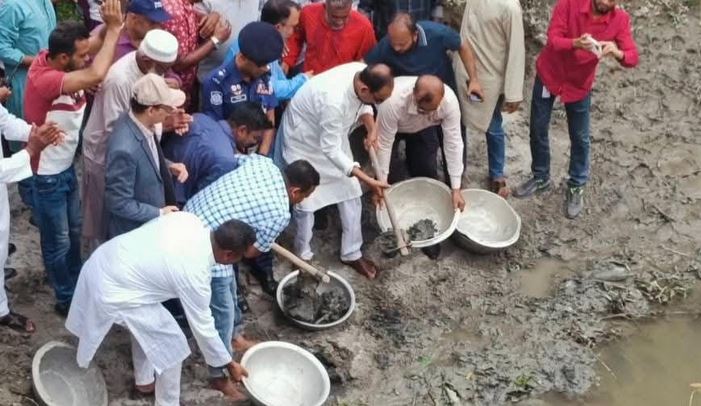 ঝালকাঠিতে খাল খনন উদ্বোধন করলেন নৌপরিবহন প্রতিমন্ত্রী