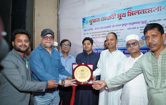 রাণী ভবানী পদক পেলেন নজরুল ইনস্টিটিউটের নির্বাহী পরিচালক শিবলী