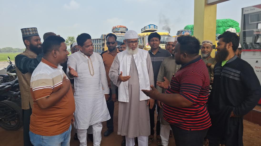 সাতক্ষীরায় পেট্রল পাম্প পরিদর্শনে মুহাদ্দিস আব্দুল খালেক এমপি