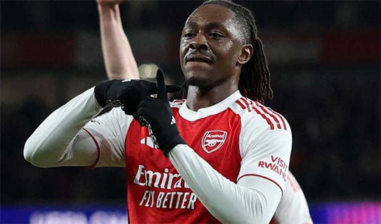 ইনজুরির কারণে ইংল্যান্ড দল থেকে ছিটকে গেলেন এজে