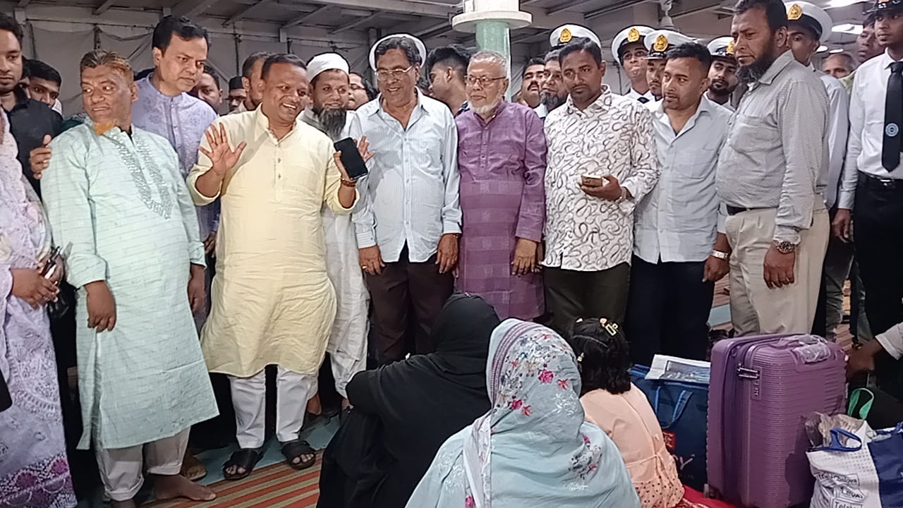 নির্ধারিত ভাড়ার চেয়েও কম ভাড়া নেওয়া হচ্ছে : নৌ প্রতিমন্ত্রী