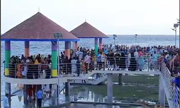 দর্শনার্থীদের আগমনে আনন্দমুখর ভোলার পর্যটন এলাকা 