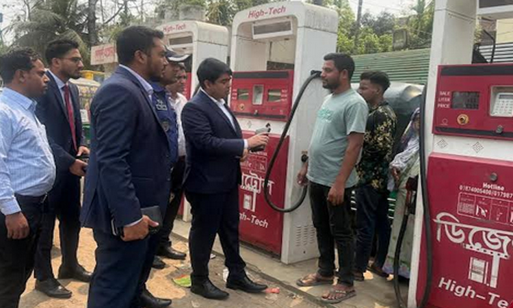 নেত্রকোণায় জ্বালানি পরিবহন ভাড়া নিয়ন্ত্রণে জেলা প্রশাসনের অভিযান