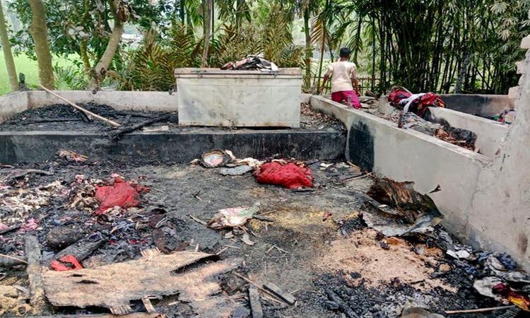 কুড়িগ্রামে অগ্নিকাণ্ডে ৫টি ঘরসহ চারটি গরু পুড়ে ছাই 