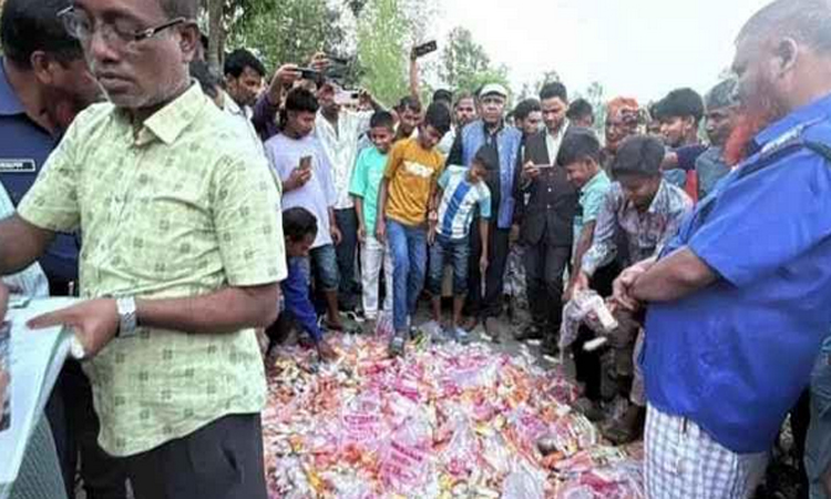 রংপুরে আইসক্রিমের ভেতরে জ্যান্ত কেঁচো