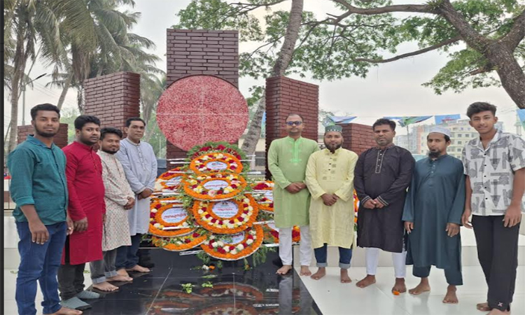 শরীয়তপুরে প্রশাসনের পক্ষে বীর শহীদদের প্রতি শ্রদ্ধাঞ্জলি